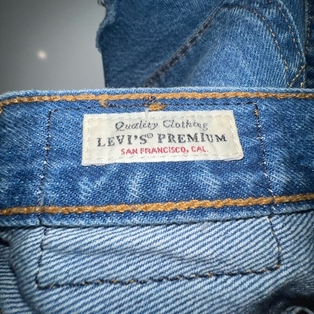 Levi's 501 Denim Button Fly Distressed Women's Shorts - Picture 9 of 15